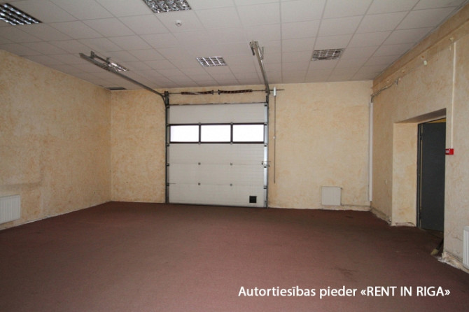 Atsevišķi stāvoša komercēka ar plašu pieguļošo teritoriju.   + Ēkā ir plaša Rīga - foto 6