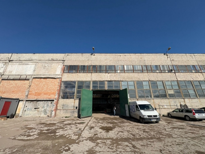 Ražošanas vai noliktavas telpas Pļavniekos  1150 m ar 9 m griestiem un augstu elektrības jaudu Rīga - foto 1