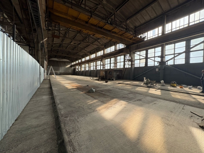 Ražošanas vai noliktavas telpas Pļavniekos  1150 m ar 9 m griestiem un augstu elektrības jaudu Rīga - foto 3