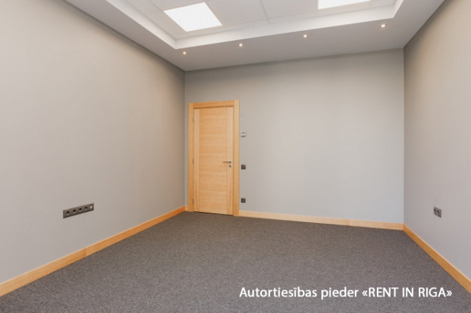 Modern and representative office with large windows in a new building in Teika.  Layout: open-plan w Рига - изображение 7
