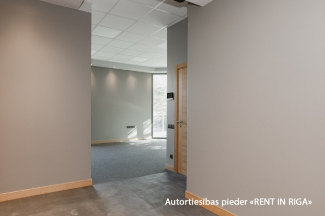 Modern and representative office with large windows in a new building in Teika.  Layout: open-plan w Рига - изображение 8