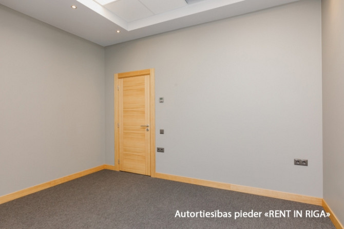 Modern and representative office with large windows in a new building in Teika.  Layout: open-plan w Рига - изображение 6