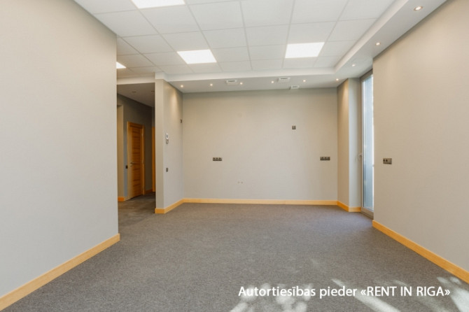 Modern and representative office with large windows in a new building in Teika.  Layout: open-plan w Рига - изображение 2