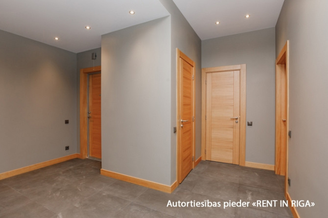 Modern and representative office with large windows in a new building in Teika.  Layout: open-plan w Рига - изображение 7