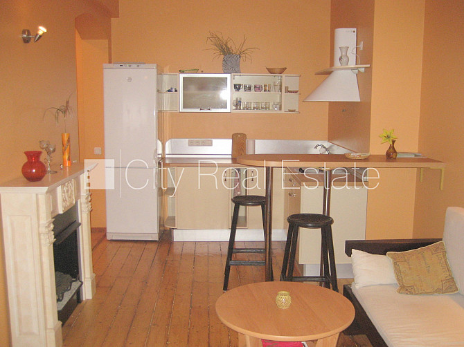 Renovēta māja, viena istaba izolēta, studio tipa, virtuve apvienota ar viesistabu, centrālā Rīga - foto 20