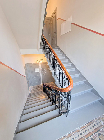 Renovēta māja, viena istaba izolēta, studio tipa, virtuve apvienota ar viesistabu, centrālā Rīga - foto 14