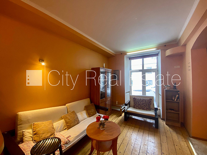 Renovēta māja, viena istaba izolēta, studio tipa, virtuve apvienota ar viesistabu, centrālā Rīga - foto 19