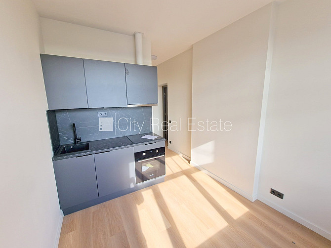 Fasādes māja, renovēta māja, ieeja no ielas, ir lifts, kāpņu telpa pēc kapitālā remonta, Rīga - foto 3