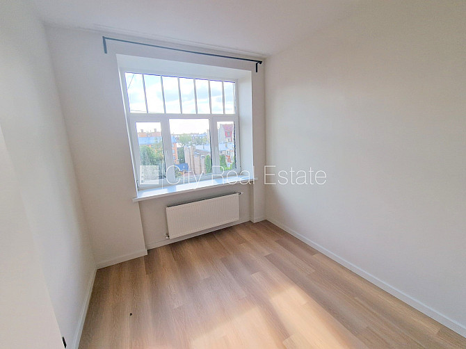 Fasādes māja, renovēta māja, ieeja no ielas, ir lifts, kāpņu telpa pēc kapitālā remonta, Rīga - foto 7