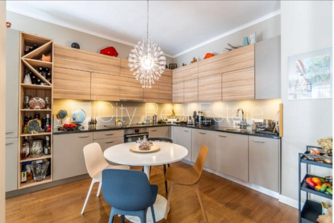 Fasādes māja, renovēta māja, ir lifts, kāpņu telpa pēc kapitālā remonta, guļamistabu Rīga - foto 4