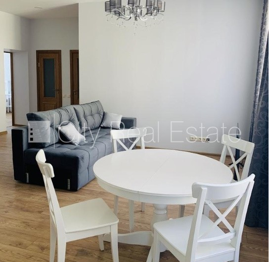 Fasādes māja, renovēta māja, ir lifts, kāpņu telpa pēc kapitālā remonta, guļamistabu Rīga - foto 18