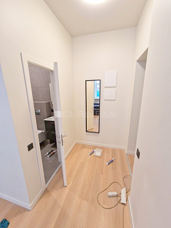 Renovēta māja, labiekārtots apzaļumots pagalms, vieta vairākām automašīnām, pagalmā Rīgas rajons - foto 9