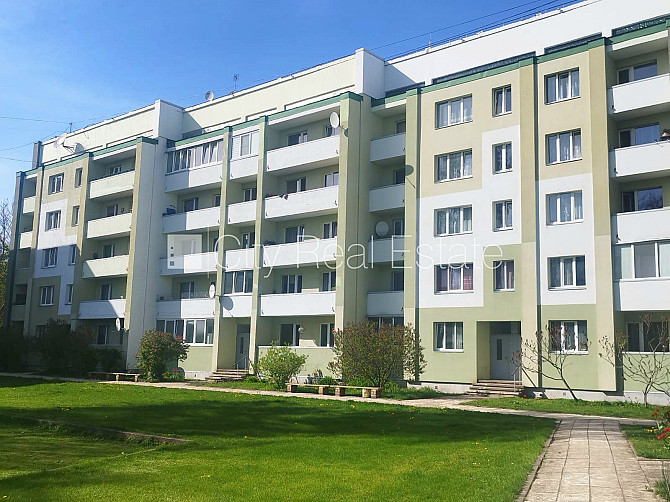 Renovēta māja, labiekārtots apzaļumots pagalms, vieta vairākām automašīnām, pagalmā Rīgas rajons - foto 19