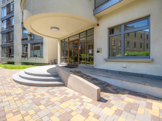 2 istabu dzīvoklis jaunajā projektā Mierā ielā 61.  Tam ir 10.5 m2 terase uz iekšpagalma pusi.  Dzīv Рига - изображение 12