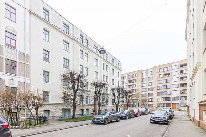 Izīrē 3 istabu dzīvokli Klusajā centrā, renovētā Jūgendstila fasādes mājā. Slēdzama Rīga - foto 2