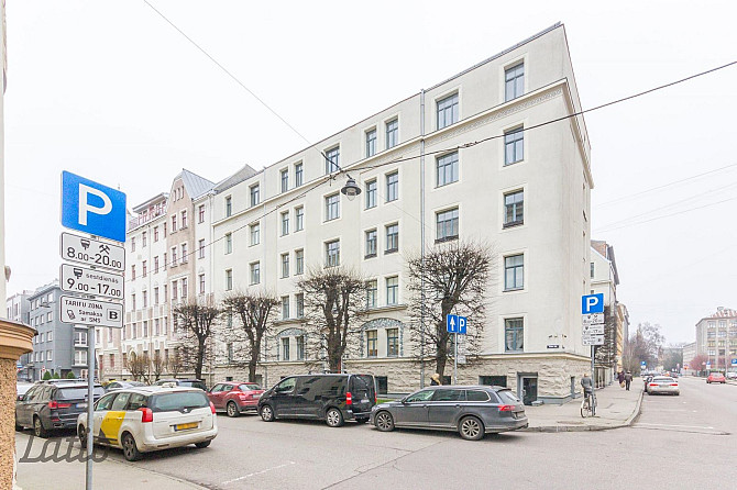 Izīrē 3 istabu dzīvokli Klusajā centrā, renovētā Jūgendstila fasādes mājā. Slēdzama Rīga - foto 1