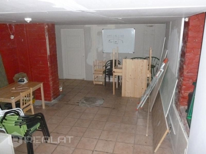 Lieliska un potenciāla vieta veikalam, restorānam vai cita veida komercdarbībai. Ēkai ir divi Rīga - foto 12