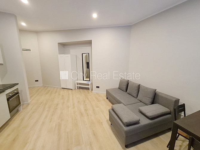 Fasādes māja, renovēta māja, slēgta teritorija, ieeja no ielas, ir lifts, kāpņu telpa pēc Rīga - foto 10