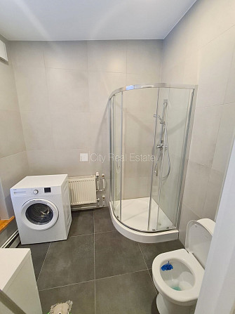 Fasādes māja, renovēta māja, slēgta teritorija, ieeja no ielas, ir lifts, kāpņu telpa pēc Rīga - foto 15