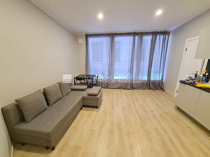 Fasādes māja, renovēta māja, slēgta teritorija, ieeja no ielas, ir lifts, kāpņu telpa pēc Rīga - foto 2