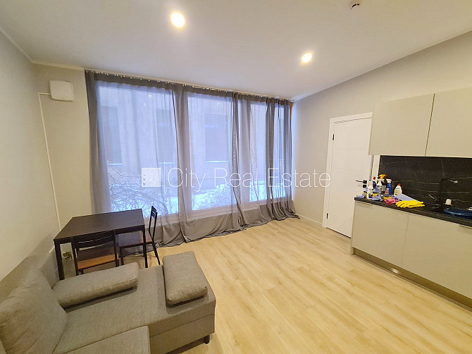 Fasādes māja, renovēta māja, slēgta teritorija, ieeja no ielas, ir lifts, kāpņu telpa pēc Rīga - foto 9