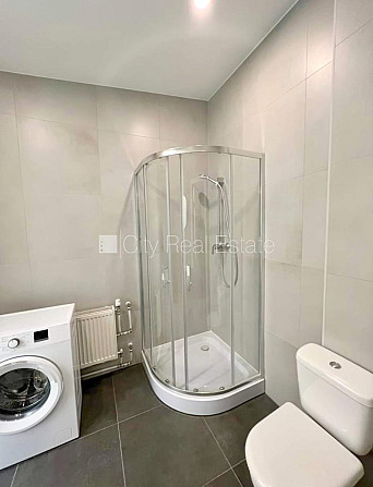 Fasādes māja, renovēta māja, slēgta teritorija, ieeja no ielas, ir lifts, kāpņu telpa pēc Rīga - foto 19