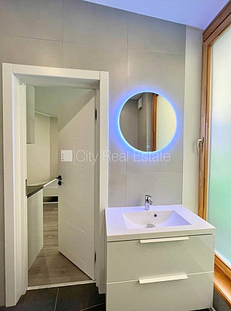 Fasādes māja, renovēta māja, slēgta teritorija, ieeja no ielas, ir lifts, kāpņu telpa pēc Rīga - foto 18