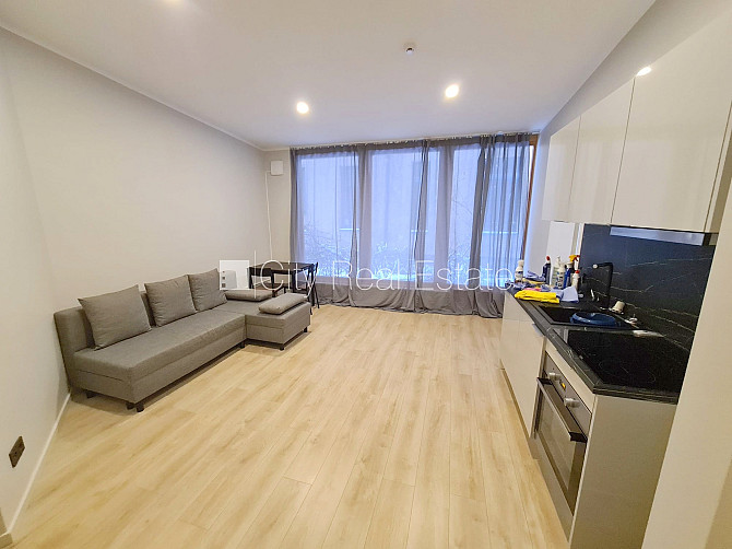 Fasādes māja, renovēta māja, slēgta teritorija, ieeja no ielas, ir lifts, kāpņu telpa pēc Rīga - foto 1