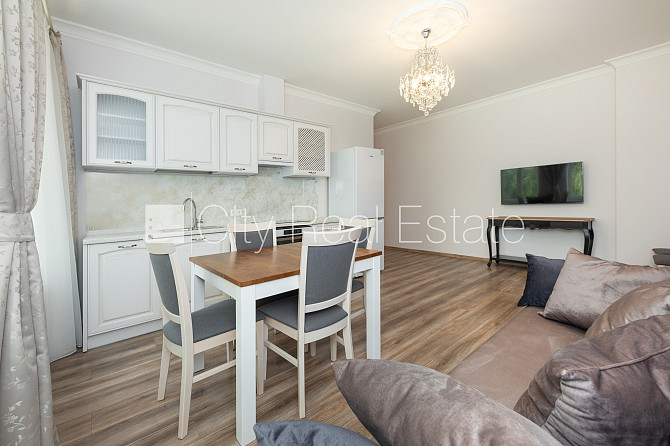 Fasādes māja, renovēta māja, labiekārtots apzaļumots pagalms, kāpņu telpa pēc kapitālā Rīga - foto 3