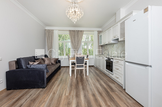Fasādes māja, renovēta māja, labiekārtots apzaļumots pagalms, kāpņu telpa pēc kapitālā Rīga - foto 1