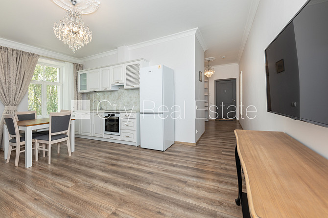 Fasādes māja, renovēta māja, labiekārtots apzaļumots pagalms, kāpņu telpa pēc kapitālā Rīga - foto 5