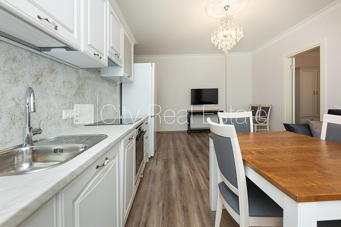 Fasādes māja, renovēta māja, labiekārtots apzaļumots pagalms, kāpņu telpa pēc kapitālā Rīga - foto 6
