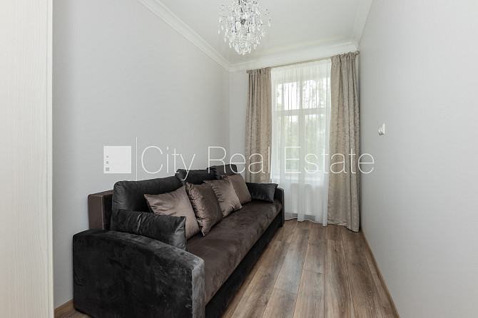 Fasādes māja, renovēta māja, labiekārtots apzaļumots pagalms, kāpņu telpa pēc kapitālā Rīga - foto 12