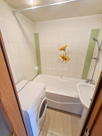 Fasādes māja, renovēta māja, logi vērsti uz ielas pusi, istabas izolētas, studio tipa, Rīga - foto 13