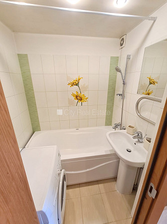 Fasādes māja, renovēta māja, logi vērsti uz ielas pusi, istabas izolētas, studio tipa, Rīga - foto 12