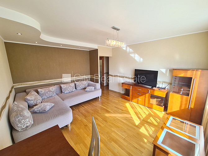 Fasādes māja, renovēta māja, logi vērsti uz ielas pusi, istabas izolētas, studio tipa, Rīga - foto 4