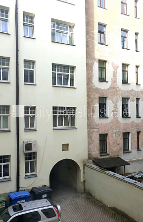 Fasādes māja, renovēta māja, labiekārtots apzaļumots pagalms, bruģēts piebraucamais ceļš, Rīga - foto 17