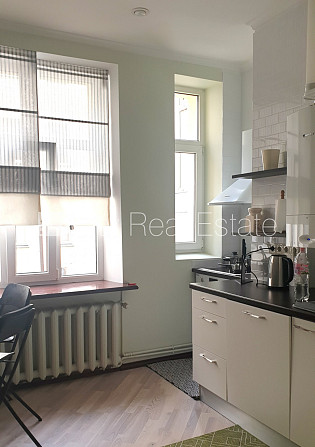 Fasādes māja, renovēta māja, labiekārtots apzaļumots pagalms, bruģēts piebraucamais ceļš, Rīga - foto 12