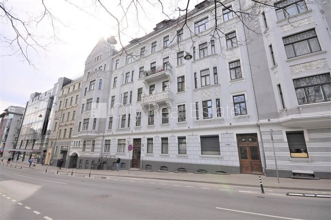 Fasādes māja, renovēta māja, ieeja no ielas, ir lifts, kāpņu telpa pēc kapitālā remonta, Rīga - foto 10