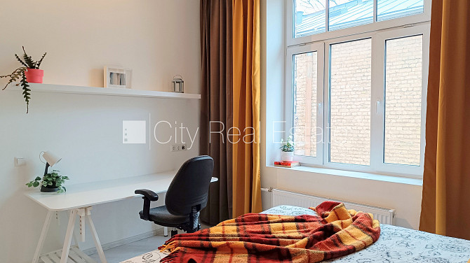 Jaunceltne, slēgts pagalms, ieeja no pagalma, ir lifts, divi balkoni 3 m2, terase 29,20 m2, logi Rīga - foto 8