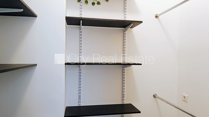 Jaunceltne, slēgts pagalms, ieeja no pagalma, ir lifts, divi balkoni 3 m2, terase 29,20 m2, logi Rīga - foto 10