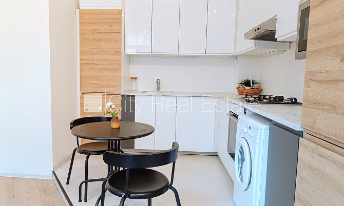Jaunceltne, slēgts pagalms, ieeja no pagalma, ir lifts, divi balkoni 3 m2, terase 29,20 m2, logi Rīga - foto 3