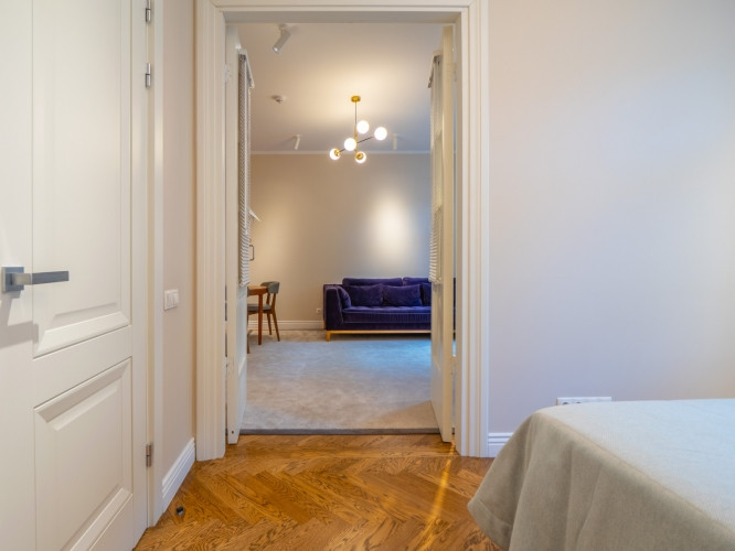 Izīrē elegantu 3-istabu dzīvokli Rīgas klusajā centrā  Piedāvājam plašu un izsmalcinātu Rīga - foto 6