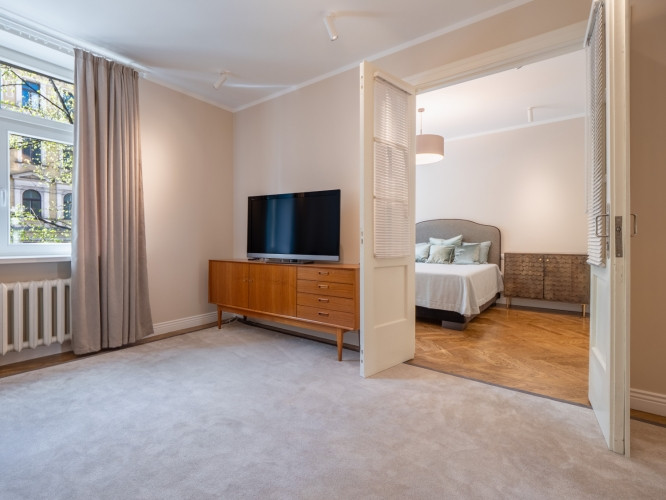 Izīrē elegantu 3-istabu dzīvokli Rīgas klusajā centrā  Piedāvājam plašu un izsmalcinātu Rīga - foto 5