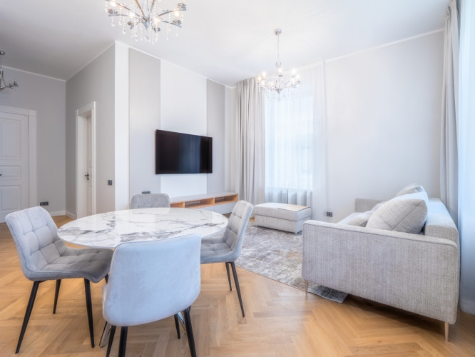 Izīrē mājīgu 2-istabu dzīvokli Klusajā centrā  Dzirnavu ielā 53  Ilgtermiņā tiek Rīga - foto 1