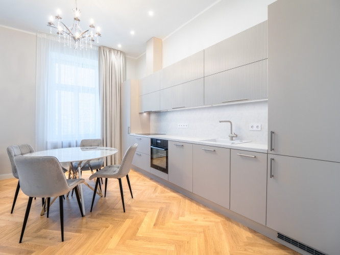 Izīrē mājīgu 2-istabu dzīvokli Klusajā centrā  Dzirnavu ielā 53  Ilgtermiņā tiek Rīga - foto 3
