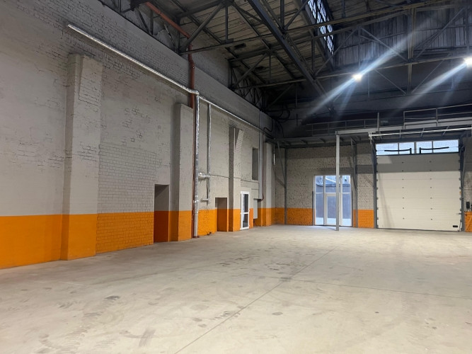 Ražošanas/noliktavas telpas ar augstiem griestiem bez apkures.  544 m2 noliktavas/ražošanas Rīga - foto 1