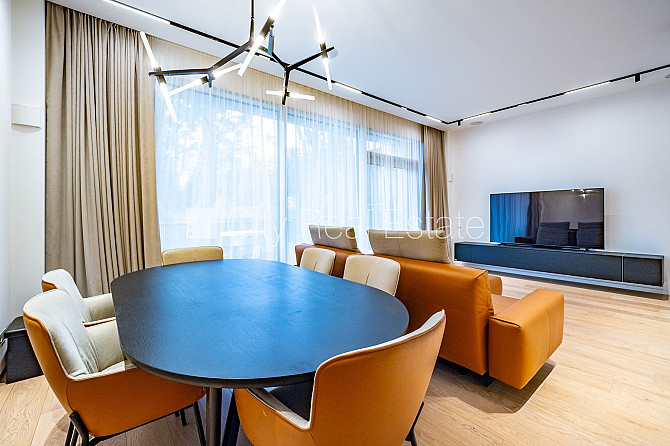 Renovēta māja, luksuss apartamenti , mansards, ir lifts, guļamistabu skaits 2 gab., viesistaba, Rīga - foto 2