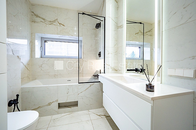 Renovēta māja, luksuss apartamenti , mansards, ir lifts, guļamistabu skaits 2 gab., viesistaba, Rīga - foto 9