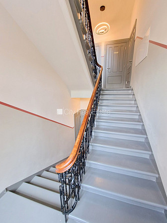 Jaunceltne, fasādes māja, ieeja no pagalma, ir lifts, kāpņu telpa pēc kapitālā remonta, Rīga - foto 13